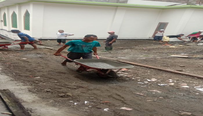 Kerja Bakti perbaikan Rabat beton warga RT 06  RW 03 Dukuh Sumelang Desa Gemeksekti 01