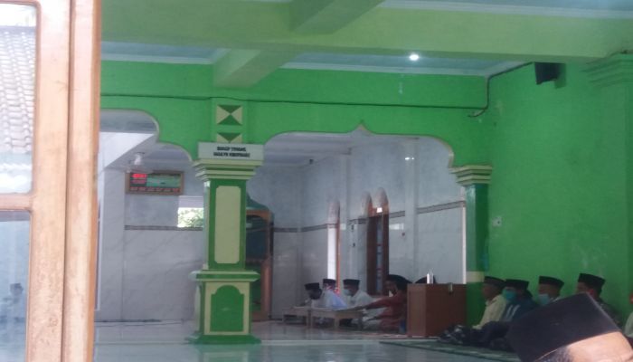 Pembacaan surat al barzanji di Masjid Al Ikhlas Dukuh Watubarut Desa Gemeksekti 01