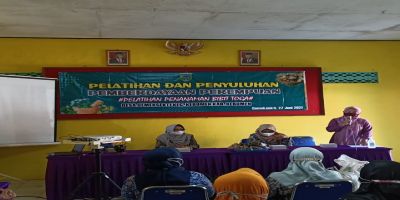 Pelatihan dan penyuluhan pemberdayaan perempuan *Pelatihan Penanaman Bibit Toga* Desa Gemeksekti Kecamatan Kebumen